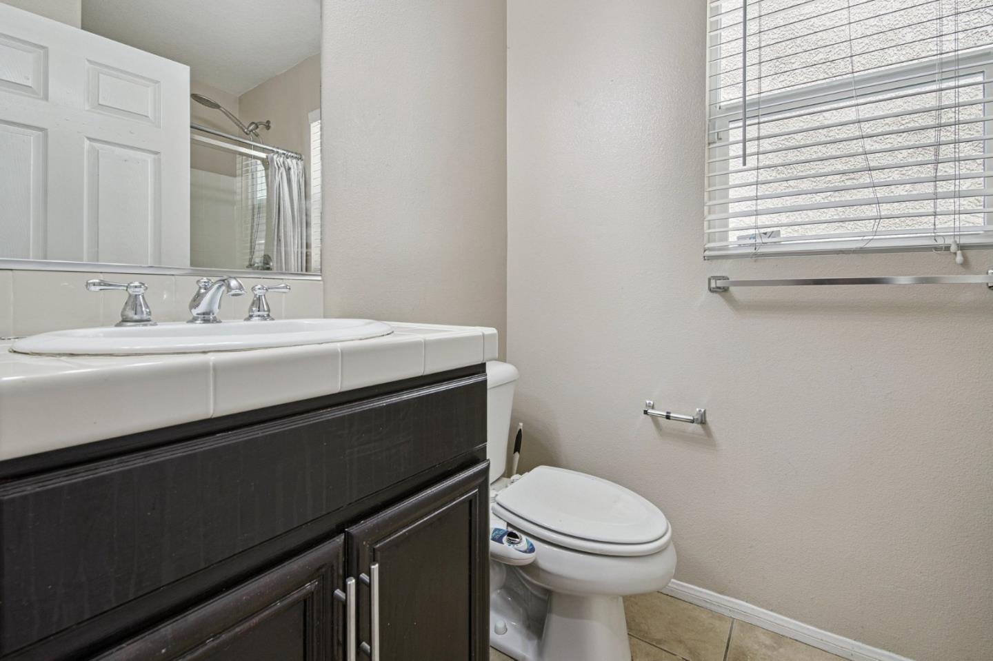 Detail Gallery Image 5 of 14 For 9449 Hendrix Ln, North Hills,  CA 91343 - 5 Beds | 3 Baths