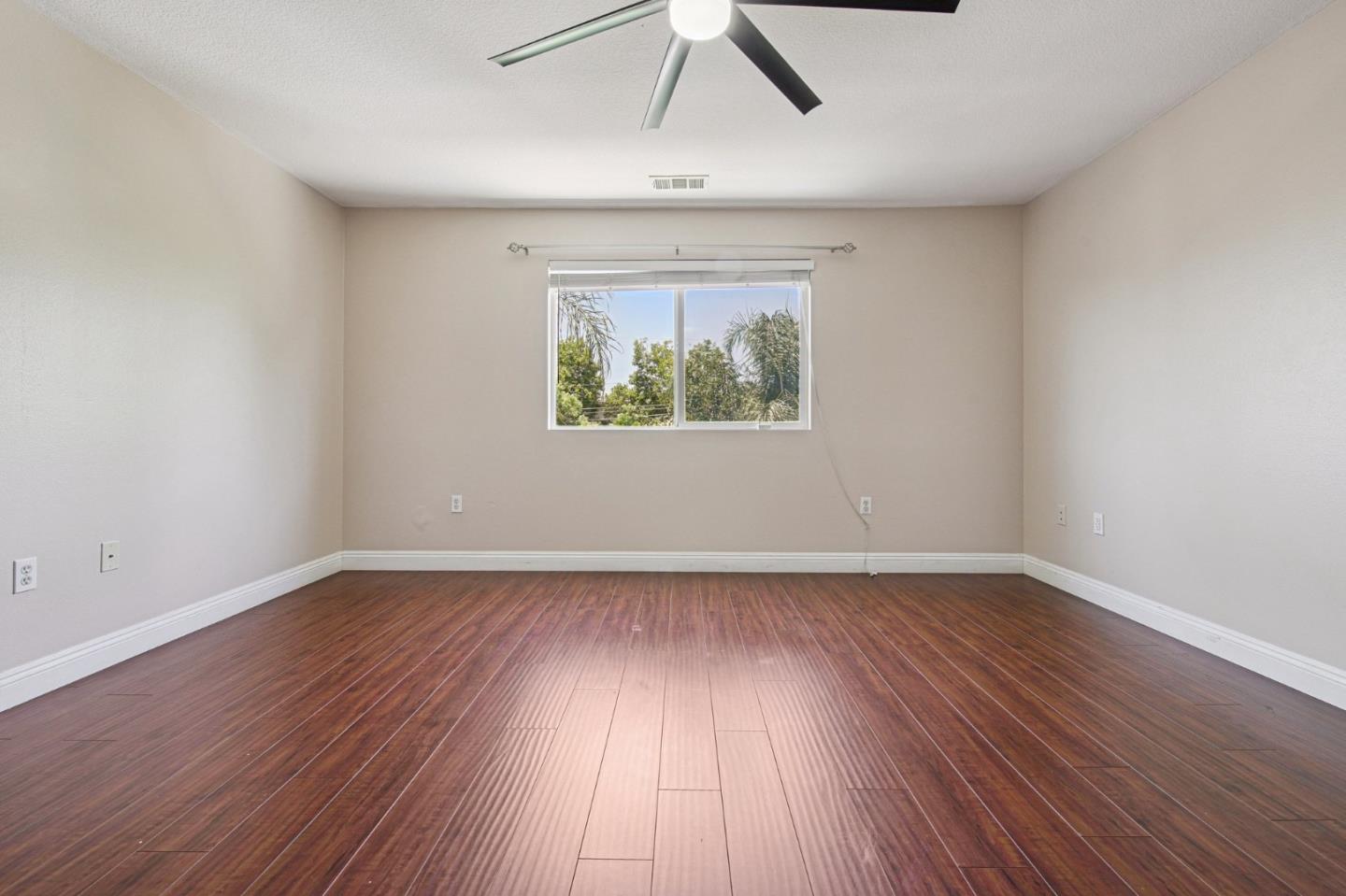 Detail Gallery Image 7 of 14 For 9449 Hendrix Ln, North Hills,  CA 91343 - 5 Beds | 3 Baths