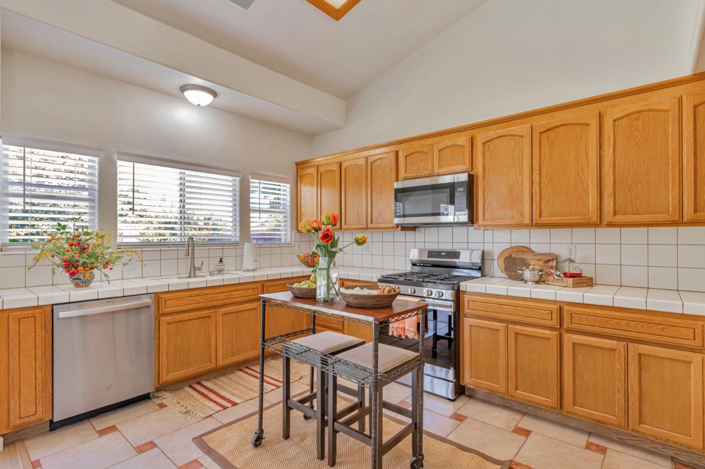 Detail Gallery Image 10 of 33 For 780 Alissa Ct, Hollister,  CA 95023 - 3 Beds | 2/1 Baths