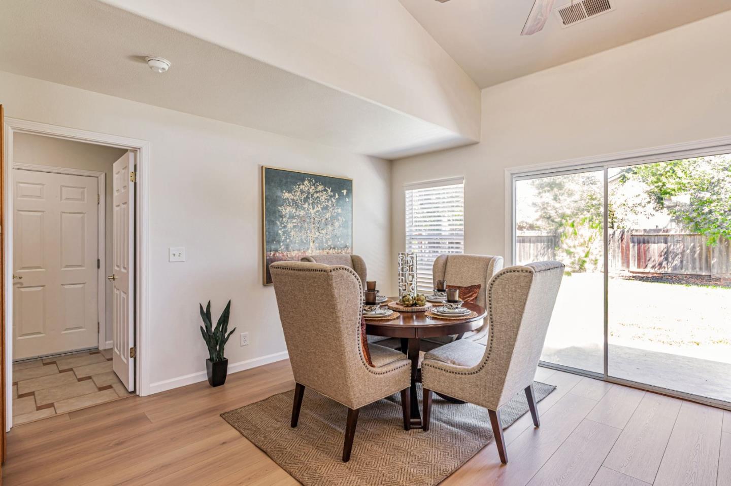 Detail Gallery Image 14 of 33 For 780 Alissa Ct, Hollister,  CA 95023 - 3 Beds | 2/1 Baths