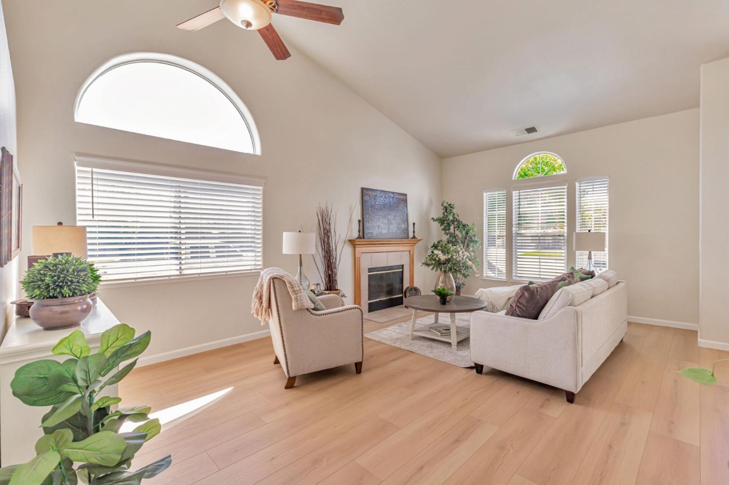 Detail Gallery Image 9 of 33 For 780 Alissa Ct, Hollister,  CA 95023 - 3 Beds | 2/1 Baths
