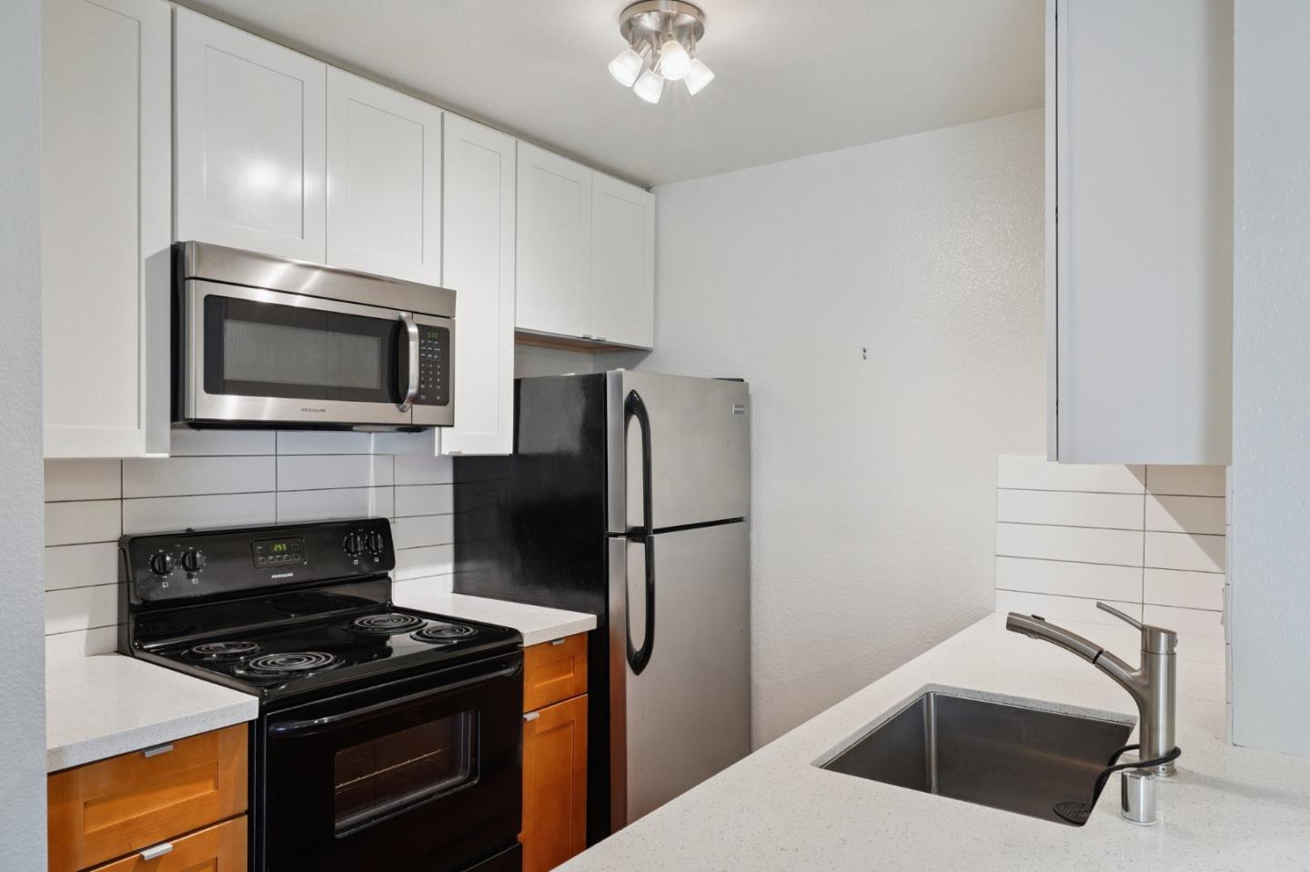 Detail Gallery Image 7 of 15 For 370 Imperial Way #218,  Daly City,  CA 94015 - 2 Beds | 2 Baths