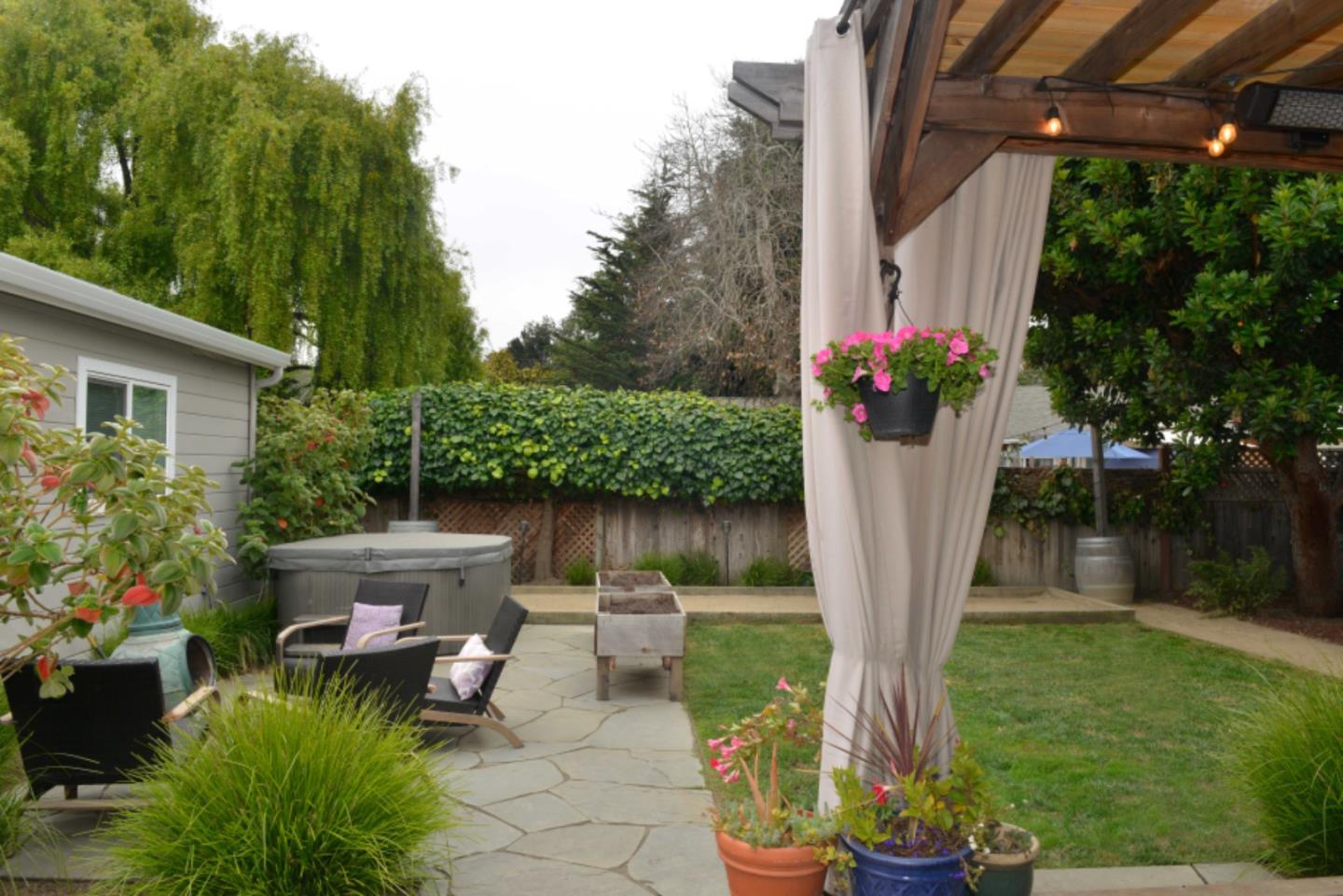 Detail Gallery Image 3 of 14 For 3308 Sycamore Pl, Carmel,  CA 93923 - 3 Beds | 2 Baths
