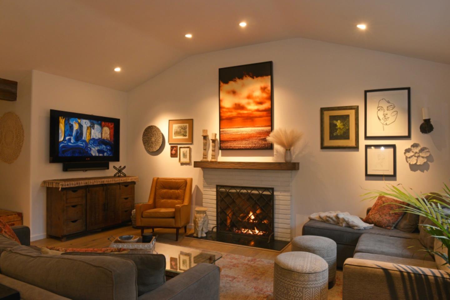 Detail Gallery Image 5 of 14 For 3308 Sycamore Pl, Carmel,  CA 93923 - 3 Beds | 2 Baths