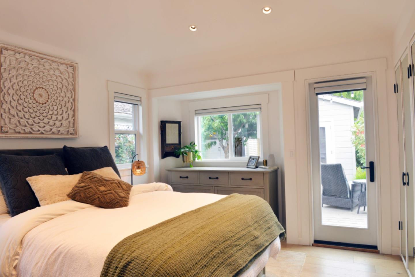 Detail Gallery Image 9 of 14 For 3308 Sycamore Pl, Carmel,  CA 93923 - 3 Beds | 2 Baths