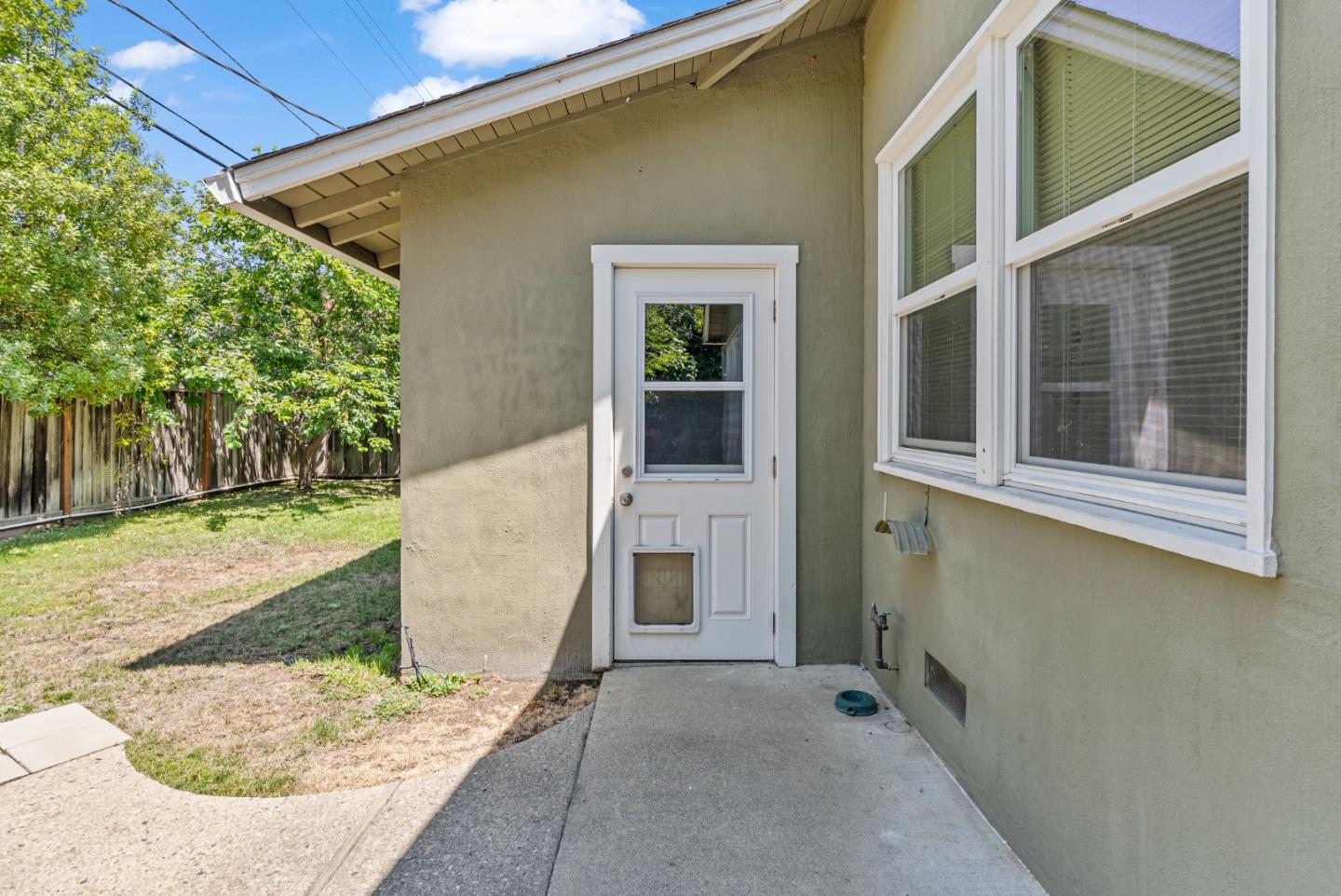 Detail Gallery Image 10 of 24 For 1638 Tyler Park Way, Mountain View,  CA 94040 - 3 Beds | 2 Baths
