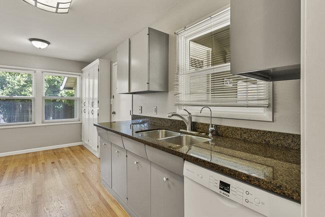 Detail Gallery Image 15 of 24 For 1638 Tyler Park Way, Mountain View,  CA 94040 - 3 Beds | 2 Baths