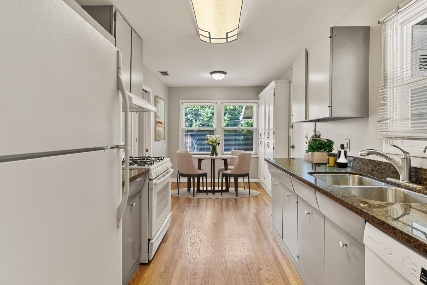 Detail Gallery Image 3 of 24 For 1638 Tyler Park Way, Mountain View,  CA 94040 - 3 Beds | 2 Baths