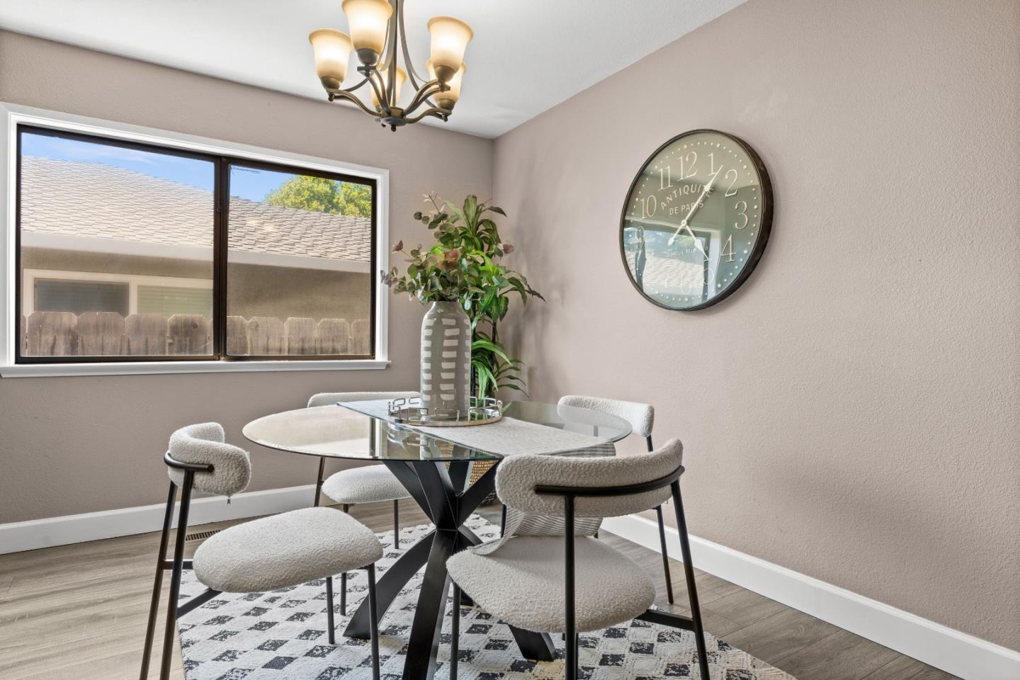 Detail Gallery Image 14 of 41 For 1031 Trinity Dr, Hollister,  CA 95023 - 3 Beds | 2 Baths