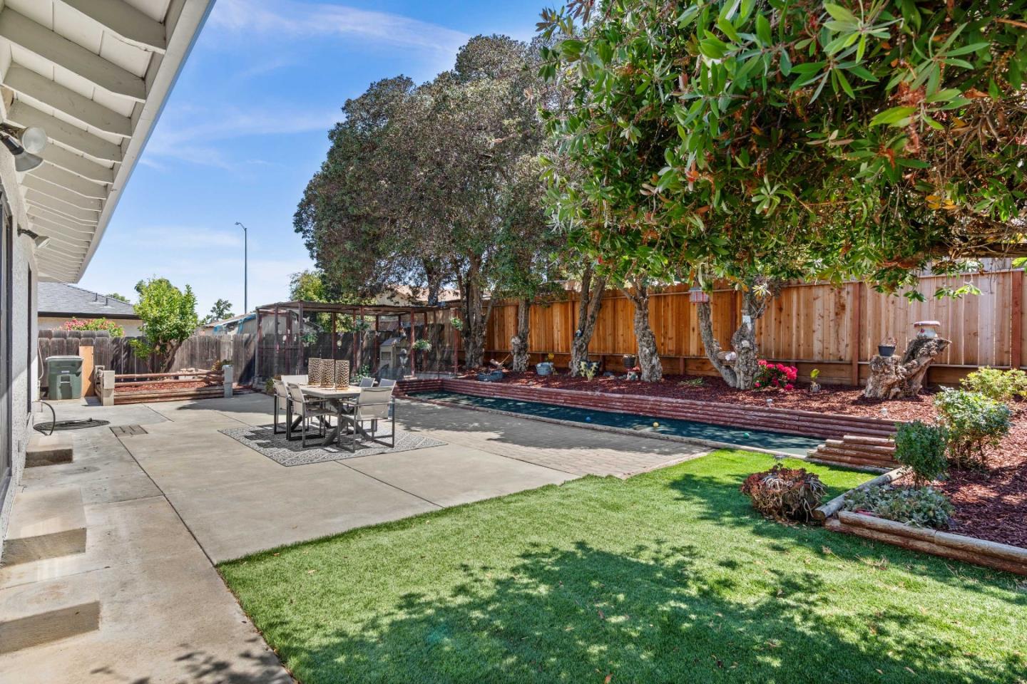 Detail Gallery Image 35 of 41 For 1031 Trinity Dr, Hollister,  CA 95023 - 3 Beds | 2 Baths