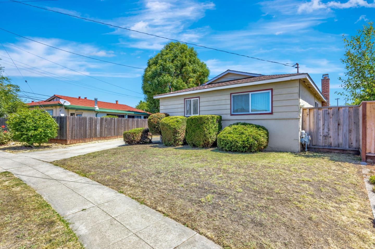 Detail Gallery Image 3 of 41 For 6030 Madelaine Dr, Newark,  CA 94560 - 3 Beds | 2 Baths