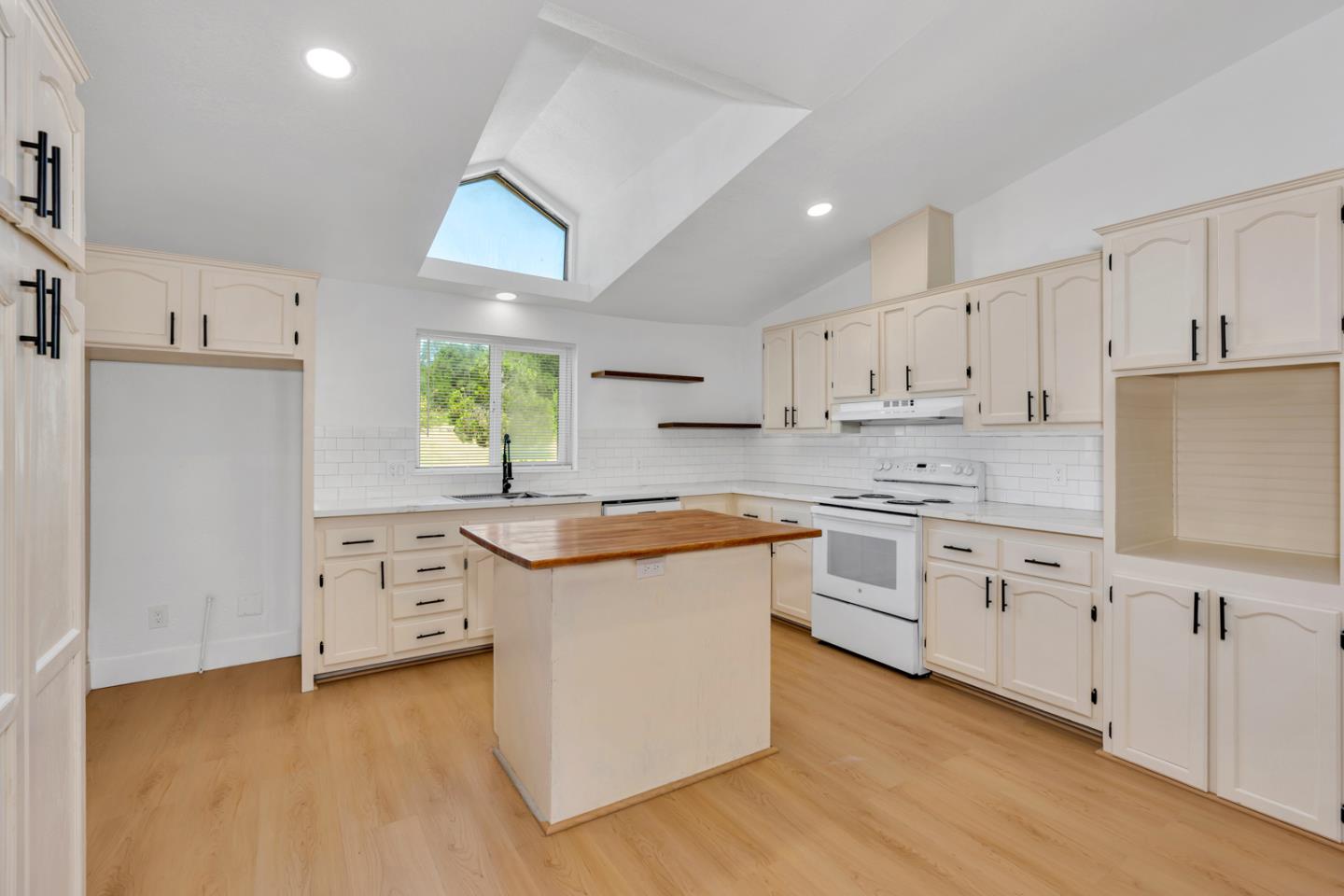 Detail Gallery Image 14 of 35 For 4028 Dawn Rd, Mariposa,  CA 95338 - 3 Beds | 2 Baths