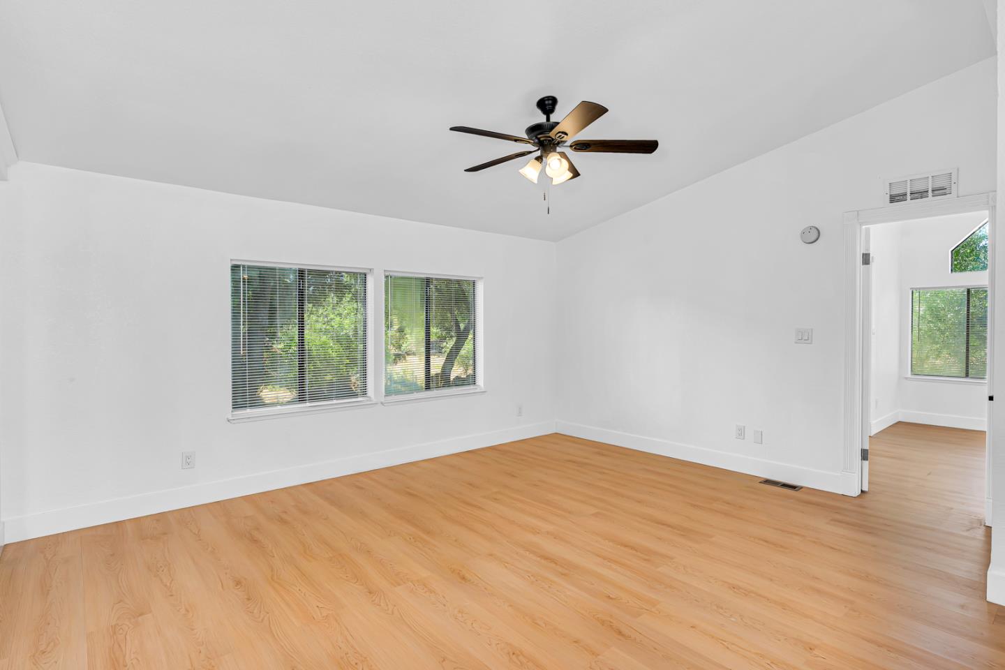 Detail Gallery Image 8 of 35 For 4028 Dawn Rd, Mariposa,  CA 95338 - 3 Beds | 2 Baths