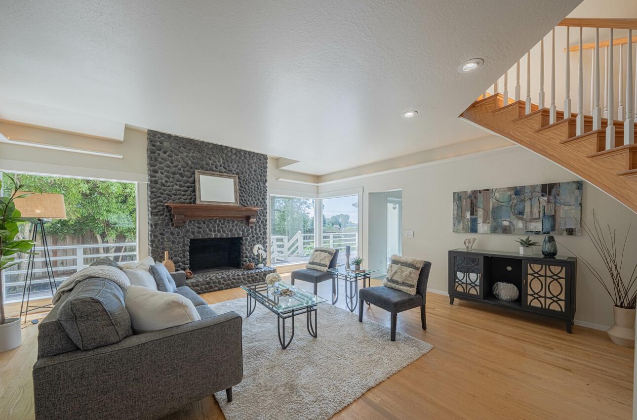 Detail Gallery Image 8 of 53 For 175 Tamarack Dr, Aptos,  CA 95003 - 3 Beds | 3 Baths