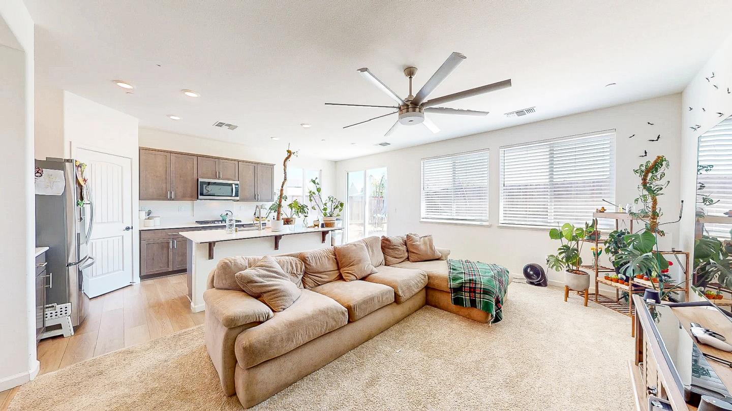 Detail Gallery Image 10 of 25 For 677 Sacramento Way, Hollister,  CA 95023 - 3 Beds | 2 Baths