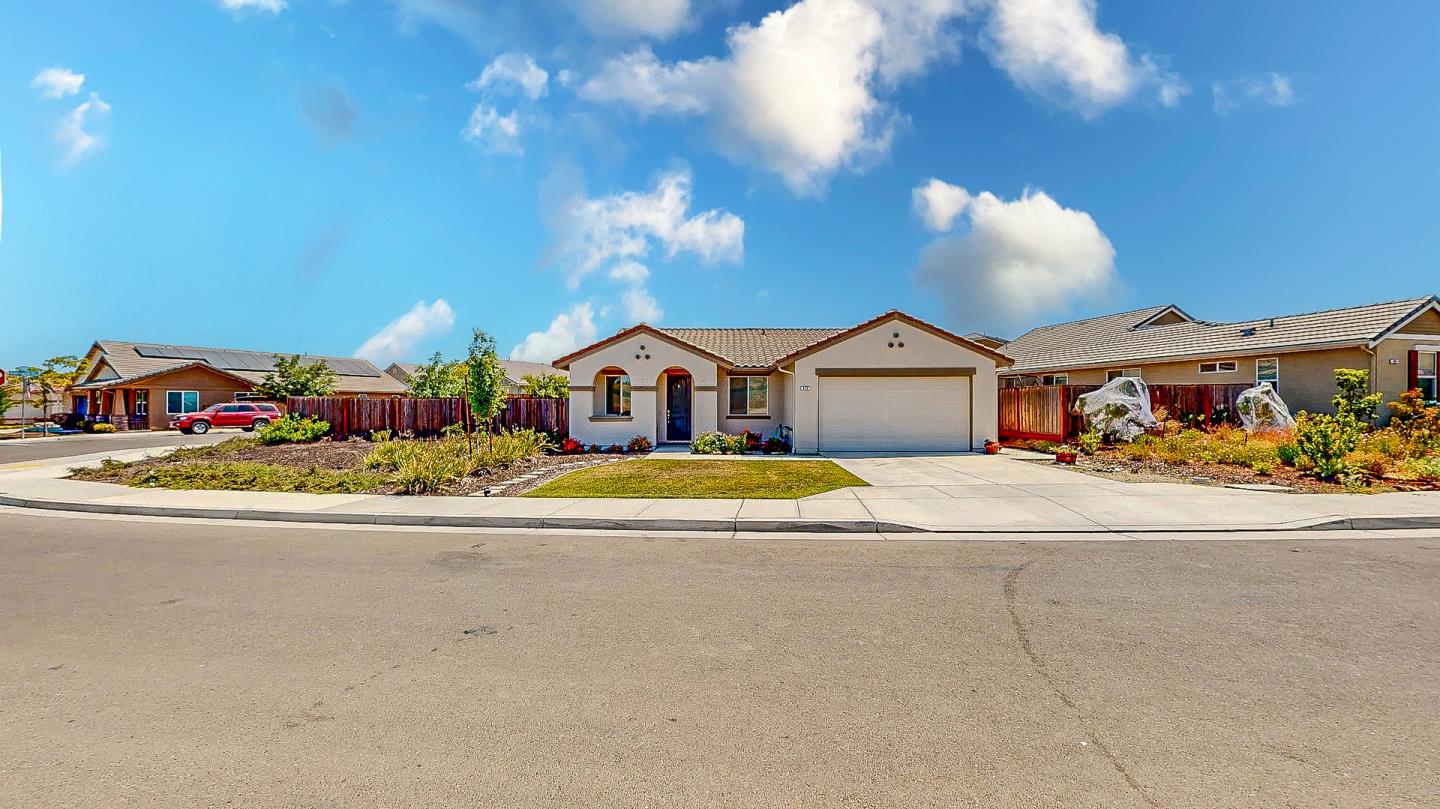 Detail Gallery Image 3 of 25 For 677 Sacramento Way, Hollister,  CA 95023 - 3 Beds | 2 Baths