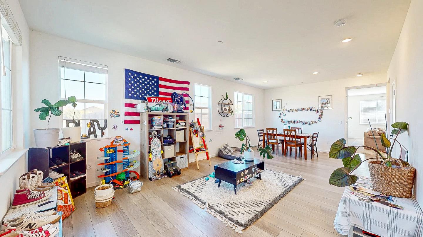 Detail Gallery Image 7 of 25 For 677 Sacramento Way, Hollister,  CA 95023 - 3 Beds | 2 Baths
