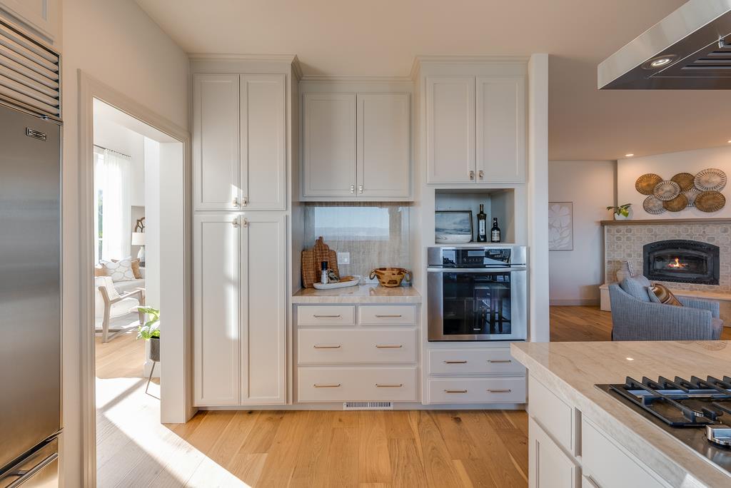 Detail Gallery Image 15 of 70 For 102 Livermore Ave, Capitola,  CA 95010 - 5 Beds | 4 Baths