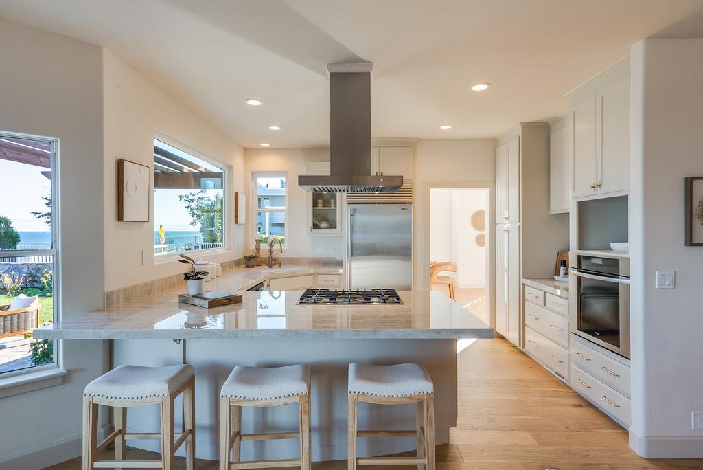 Detail Gallery Image 19 of 70 For 102 Livermore Ave, Capitola,  CA 95010 - 5 Beds | 4 Baths