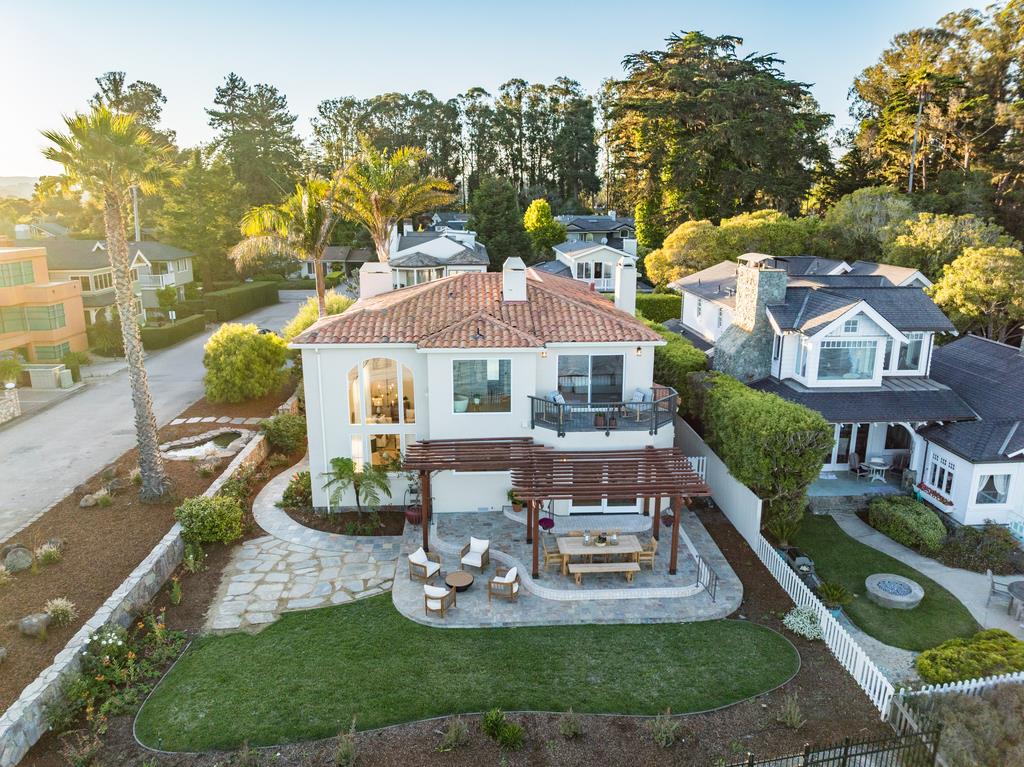Detail Gallery Image 27 of 70 For 102 Livermore Ave, Capitola,  CA 95010 - 5 Beds | 4 Baths
