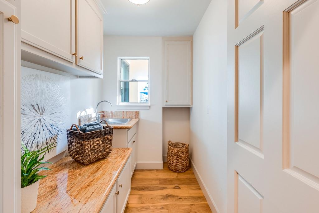 Detail Gallery Image 37 of 70 For 102 Livermore Ave, Capitola,  CA 95010 - 5 Beds | 4 Baths