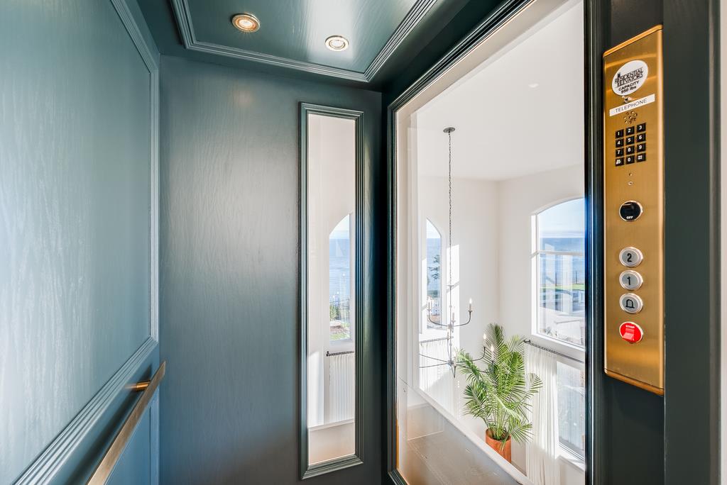 Detail Gallery Image 43 of 70 For 102 Livermore Ave, Capitola,  CA 95010 - 5 Beds | 4 Baths