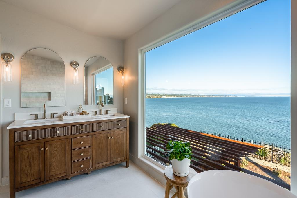 Detail Gallery Image 48 of 70 For 102 Livermore Ave, Capitola,  CA 95010 - 5 Beds | 4 Baths