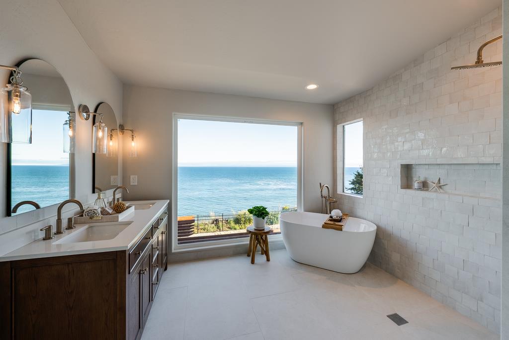 Detail Gallery Image 49 of 70 For 102 Livermore Ave, Capitola,  CA 95010 - 5 Beds | 4 Baths