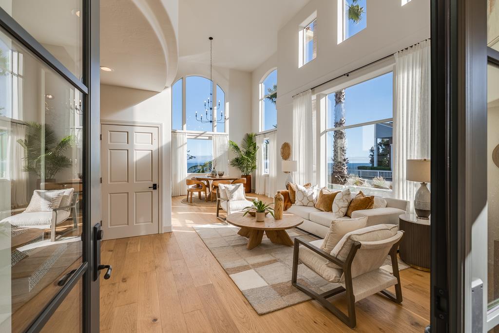 Detail Gallery Image 5 of 70 For 102 Livermore Ave, Capitola,  CA 95010 - 5 Beds | 4 Baths