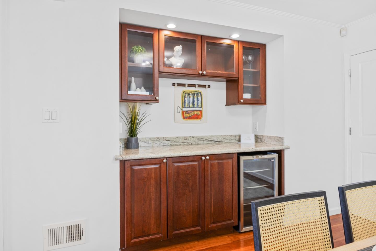 Detail Gallery Image 13 of 53 For 383 Glenwood Ave, Daly City,  CA 94015 - 4 Beds | 2/1 Baths