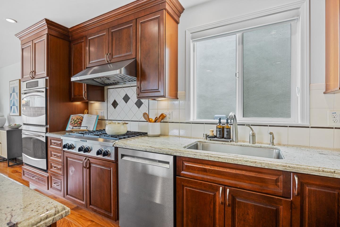 Detail Gallery Image 23 of 53 For 383 Glenwood Ave, Daly City,  CA 94015 - 4 Beds | 2/1 Baths