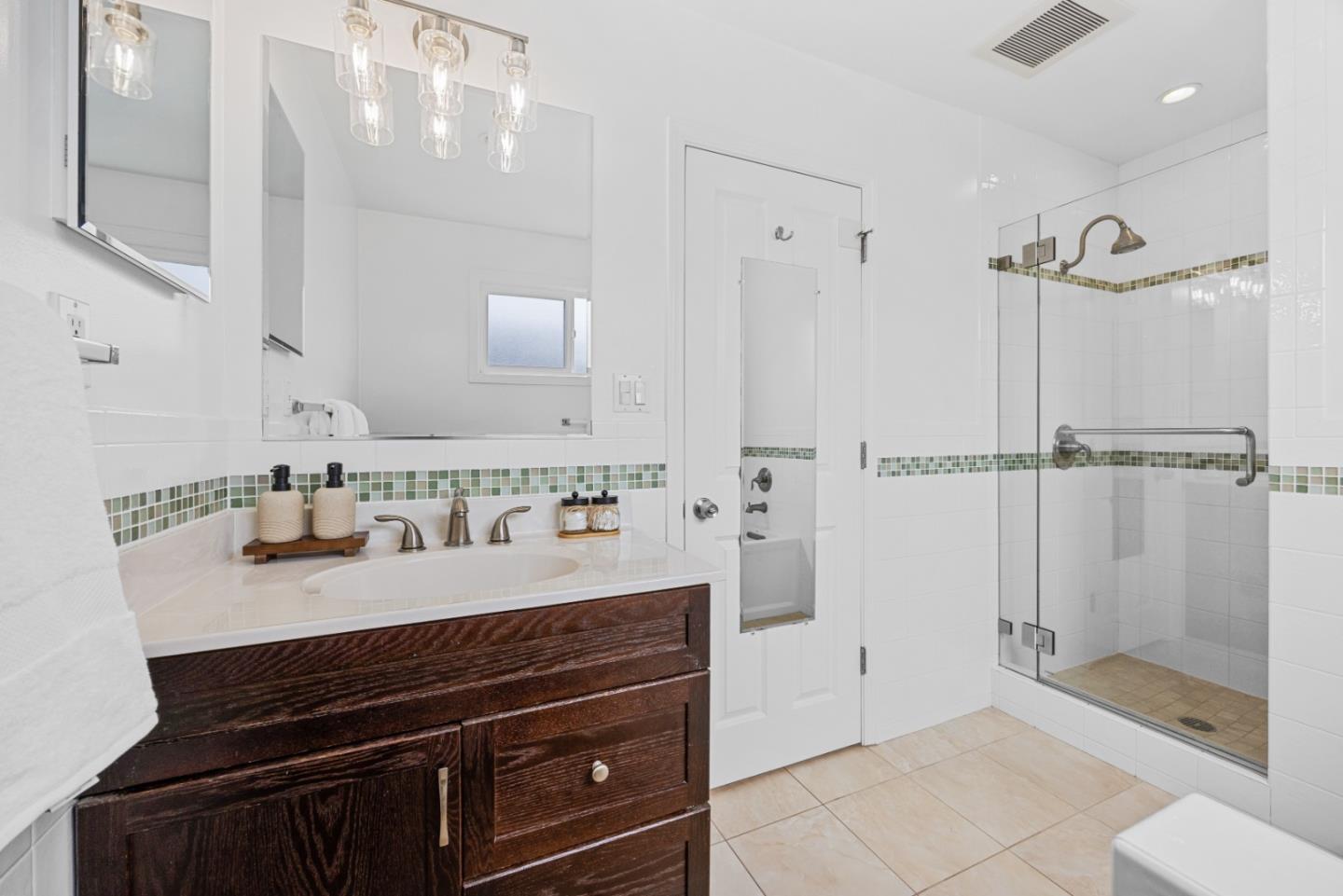 Detail Gallery Image 32 of 53 For 383 Glenwood Ave, Daly City,  CA 94015 - 4 Beds | 2/1 Baths