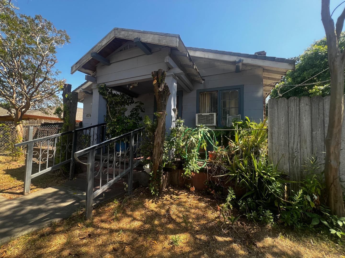Detail Gallery Image 4 of 21 For 674 Plaza Ave, Sacramento,  CA 95815 - 2 Beds | 1 Baths