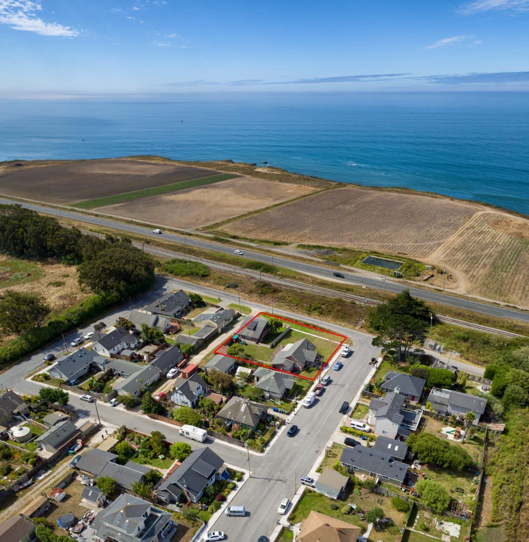 Detail Gallery Image 5 of 14 For 2 3rd Ave, Davenport,  CA 95017 - 2 Beds | 2 Baths