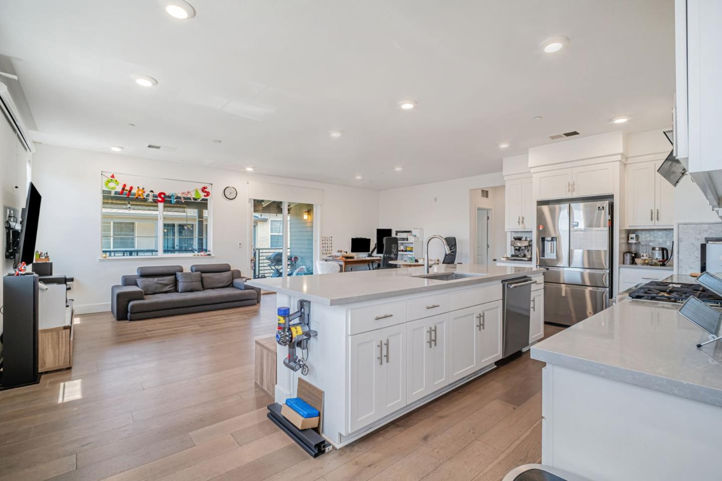 Detail Gallery Image 10 of 31 For 29464 Urbia Way, Hayward,  CA 94544 - 2 Beds | 2 Baths