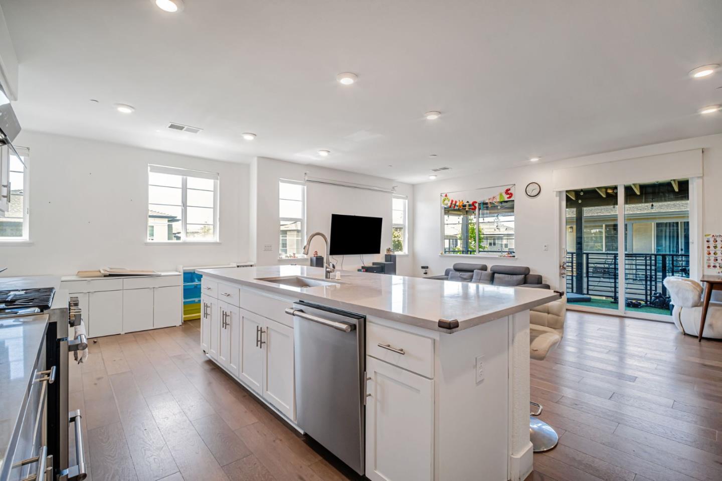 Detail Gallery Image 13 of 31 For 29464 Urbia Way, Hayward,  CA 94544 - 2 Beds | 2 Baths