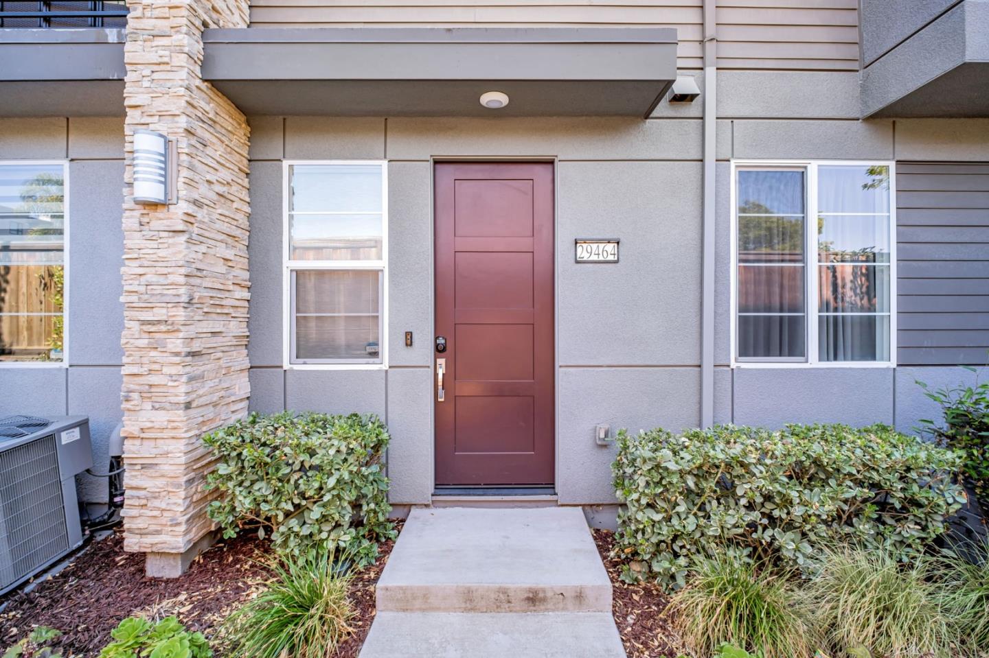 Detail Gallery Image 2 of 31 For 29464 Urbia Way, Hayward,  CA 94544 - 2 Beds | 2 Baths