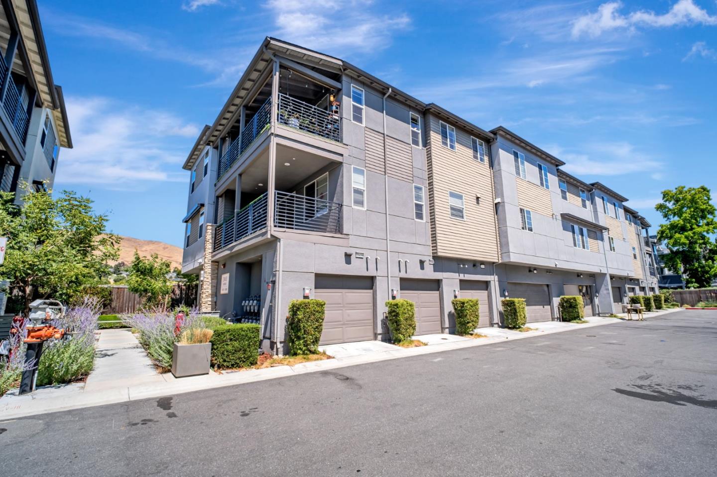 Detail Gallery Image 24 of 31 For 29464 Urbia Way, Hayward,  CA 94544 - 2 Beds | 2 Baths