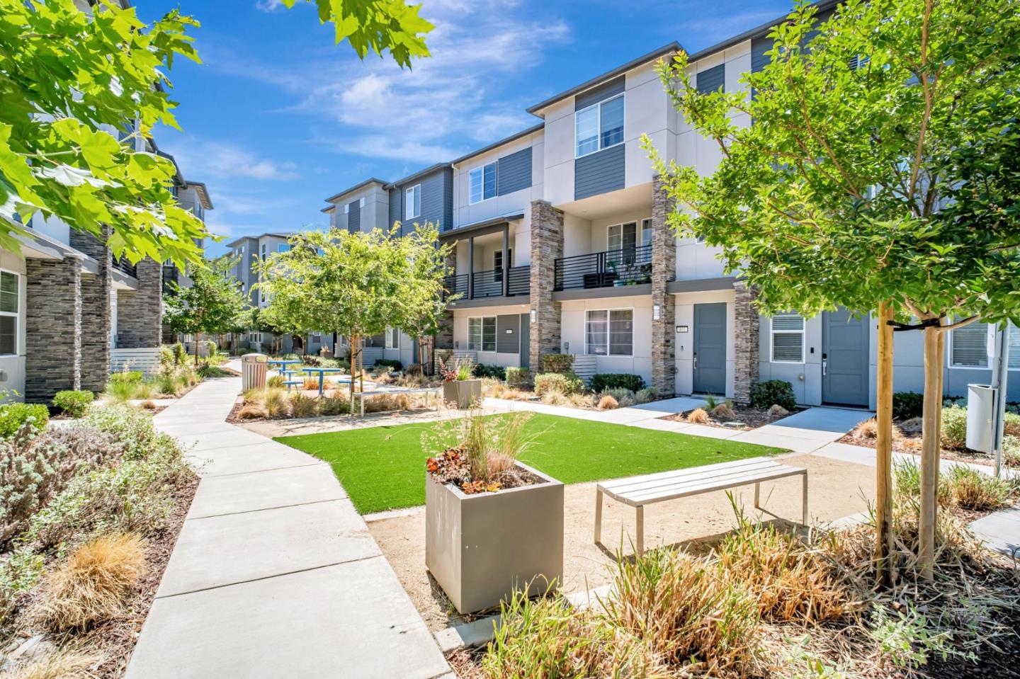 Detail Gallery Image 28 of 31 For 29464 Urbia Way, Hayward,  CA 94544 - 2 Beds | 2 Baths