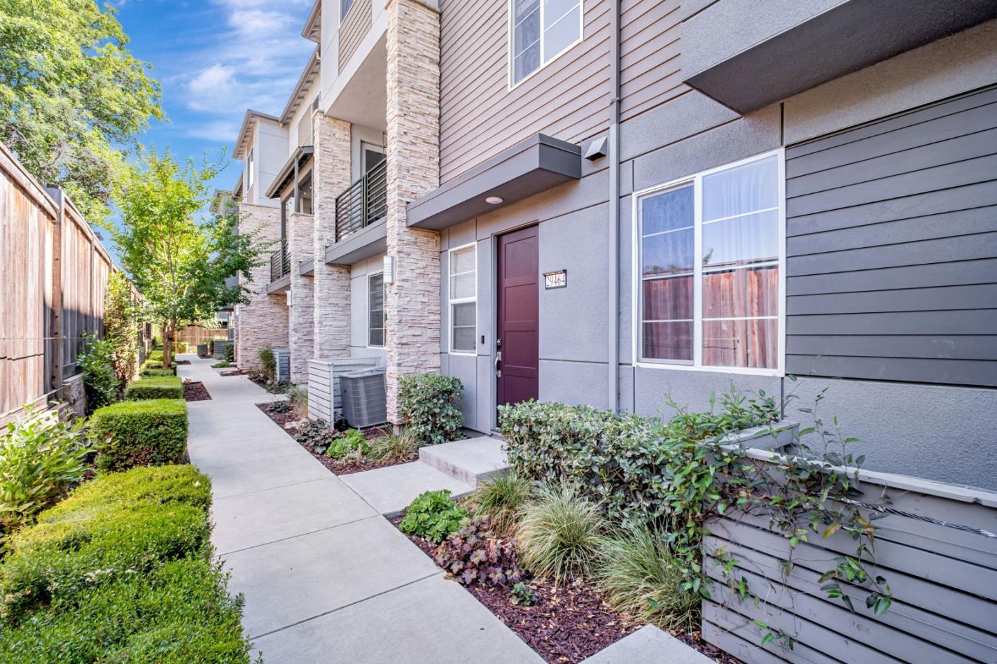 Detail Gallery Image 4 of 31 For 29464 Urbia Way, Hayward,  CA 94544 - 2 Beds | 2 Baths