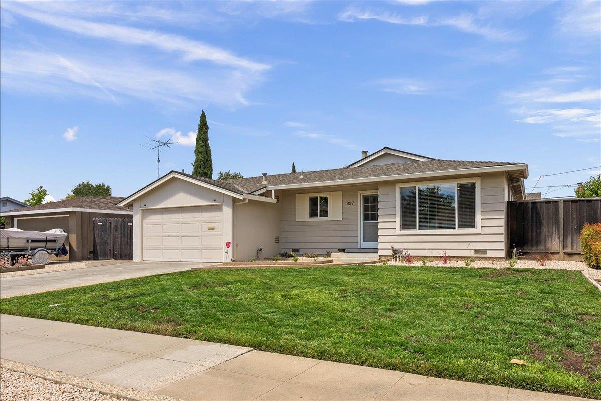 Detail Gallery Image 3 of 35 For 897 Loyalton Dr, Campbell,  CA 95008 - 3 Beds | 2 Baths