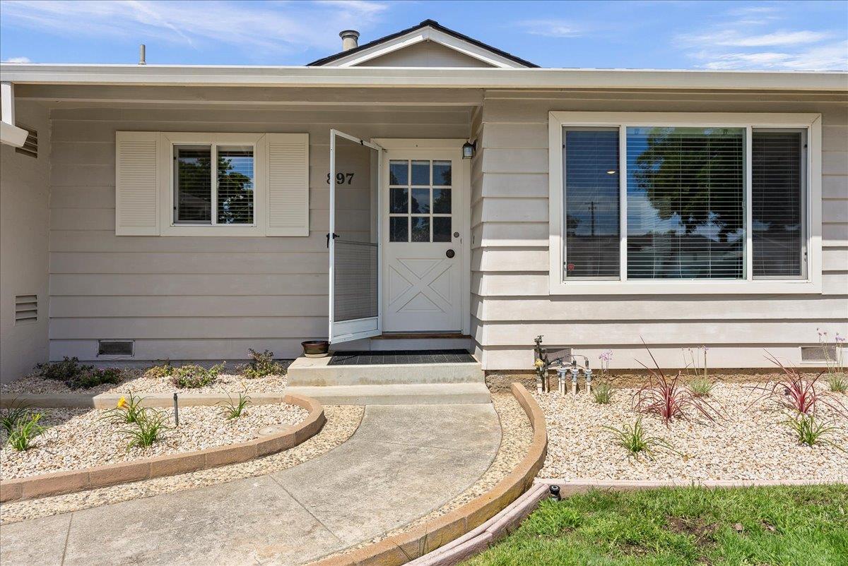 Detail Gallery Image 4 of 35 For 897 Loyalton Dr, Campbell,  CA 95008 - 3 Beds | 2 Baths