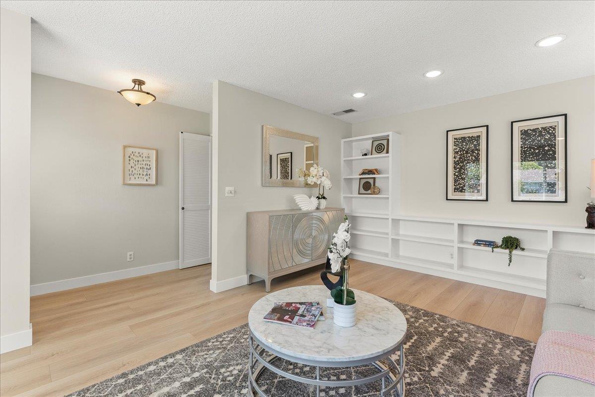 Detail Gallery Image 8 of 35 For 897 Loyalton Dr, Campbell,  CA 95008 - 3 Beds | 2 Baths