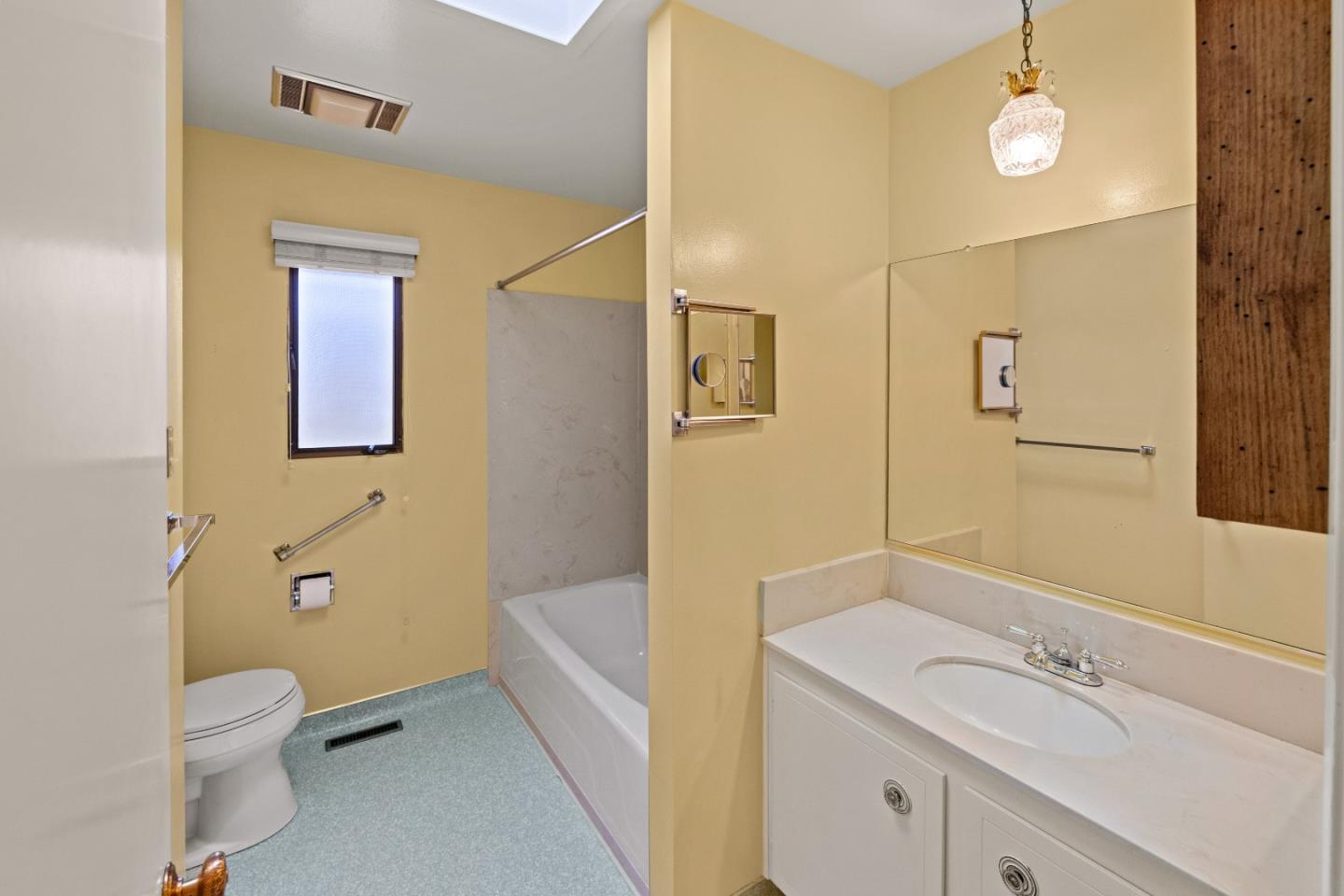 Detail Gallery Image 19 of 36 For 254 Del Mesa, Carmel,  CA 93923 - 2 Beds | 2 Baths