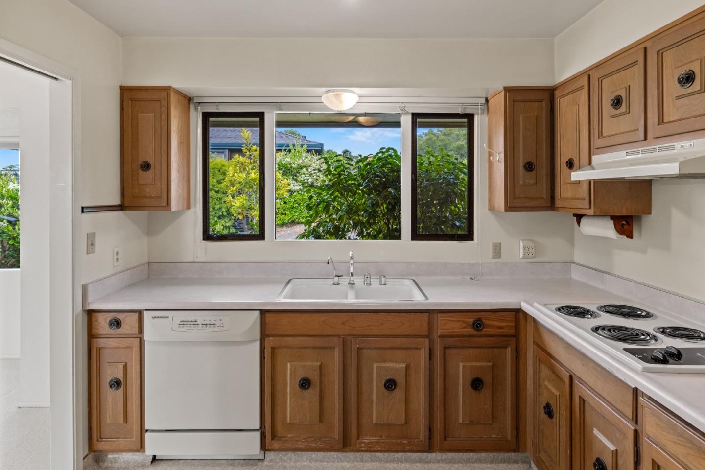 Detail Gallery Image 4 of 36 For 254 Del Mesa, Carmel,  CA 93923 - 2 Beds | 2 Baths