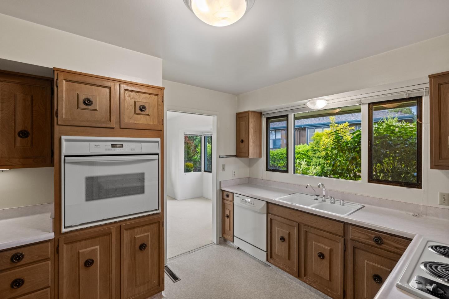 Detail Gallery Image 6 of 36 For 254 Del Mesa, Carmel,  CA 93923 - 2 Beds | 2 Baths