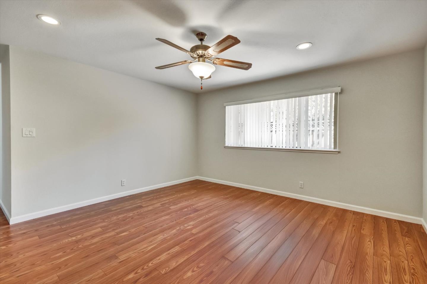 Detail Gallery Image 11 of 35 For 1543 Willowbrook Dr, San Jose,  CA 95118 - 4 Beds | 2/1 Baths