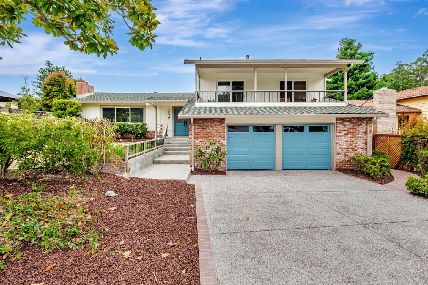 Detail Gallery Image 2 of 61 For 239 Segre Pl, Santa Cruz,  CA 95060 - 4 Beds | 3 Baths