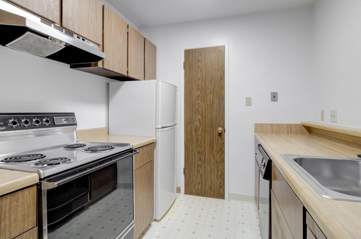 Detail Gallery Image 4 of 23 For 139 Piccadilly Pl #G,  San Bruno,  CA 94066 - 1 Beds | 1 Baths