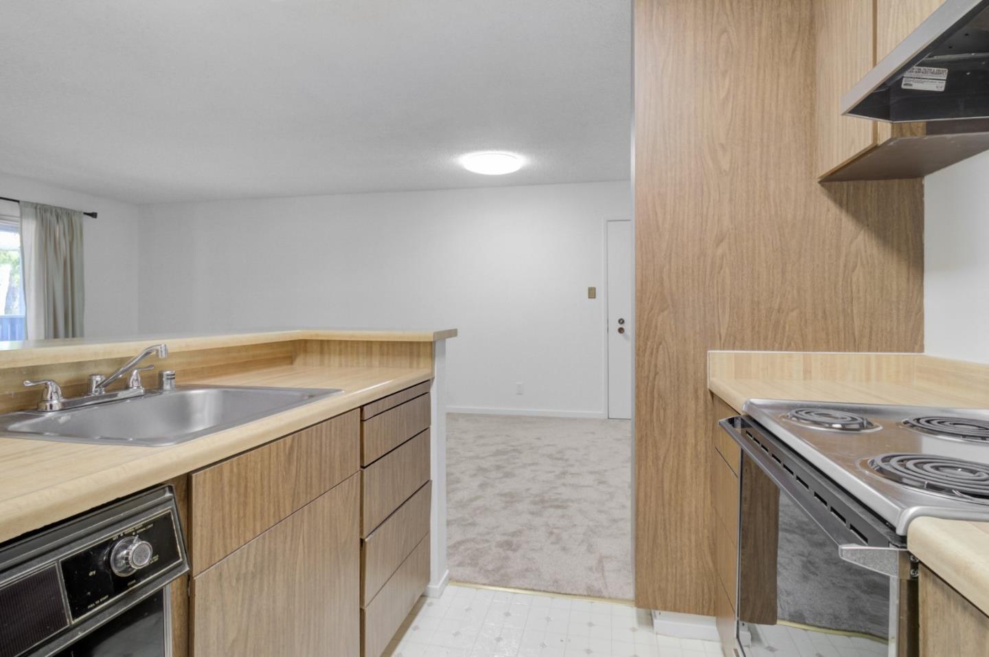 Detail Gallery Image 5 of 23 For 139 Piccadilly Pl #G,  San Bruno,  CA 94066 - 1 Beds | 1 Baths